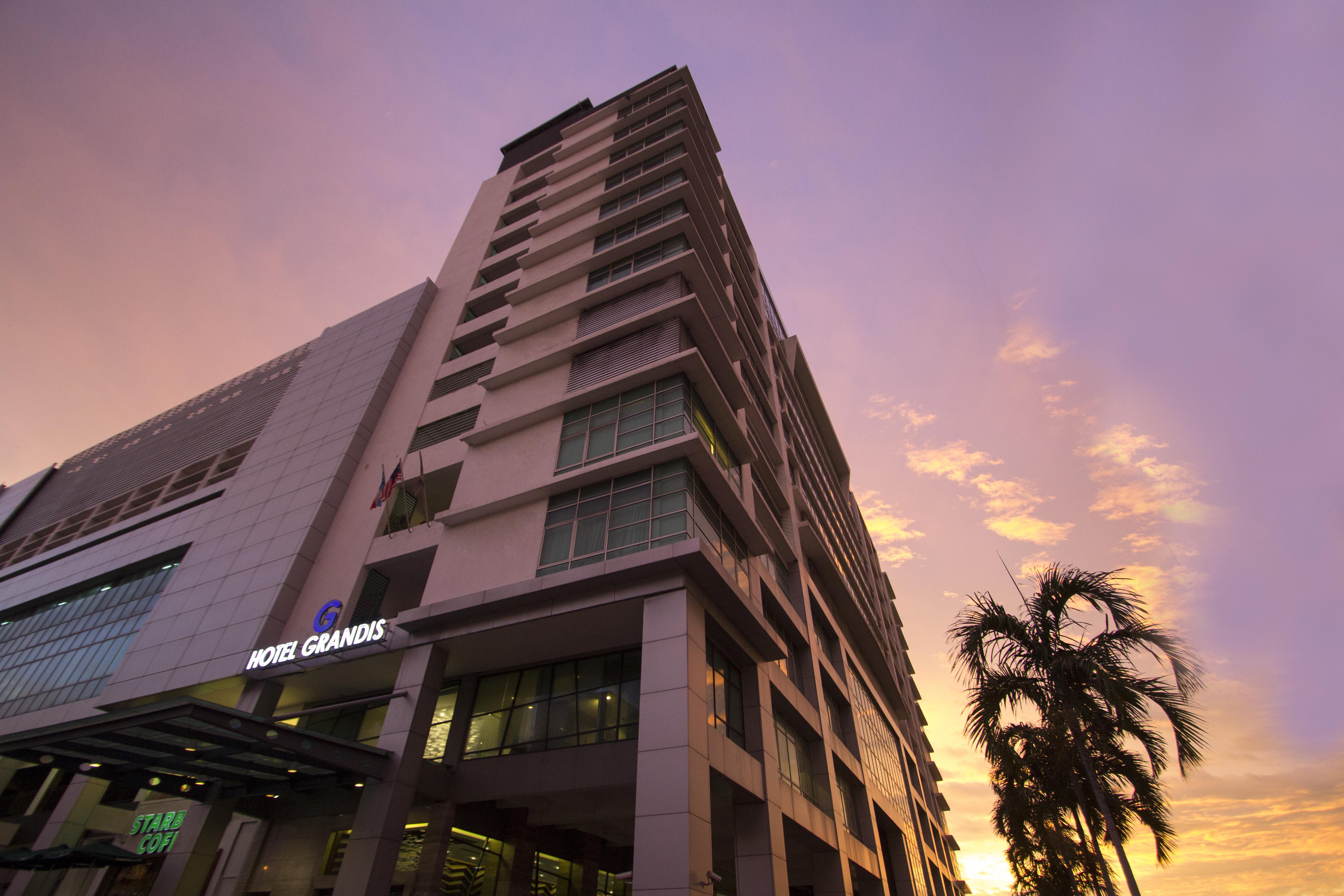 Grandis Hotel and Resorts background